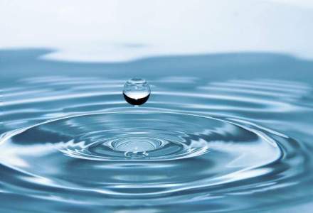 Guvernul va sustine in Parlament reducerea TVA la apa pentru consum casnic, impact sub 100 mil euro
