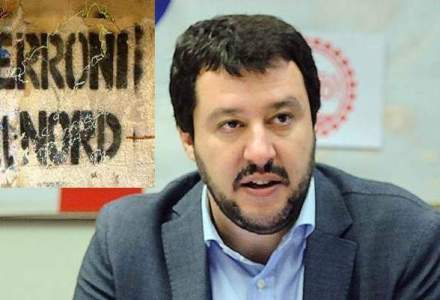 Matteo Salvini, liderul Ligii Nordului, atacat de protestatari cu rosii, oua si sticle