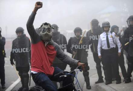 Autoritatile au decretat stare de urgenta in orasul american Baltimore in urma protestelor violente