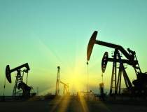 Prețul petrolului scade cu 17%