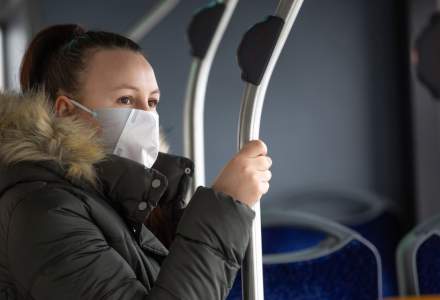 STB le recomandă bucureștenilor să poarte în continuare masca în autobuz