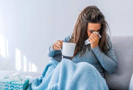Cum poți deosebi COVID-19 de o răceală comună sau gripă