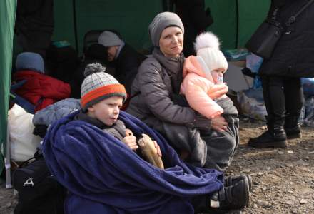 Mai mult de jumătate dintre copiii ucraineni și-au părăsit casele. ”Războiul a provocat o situaţie devastatoare”