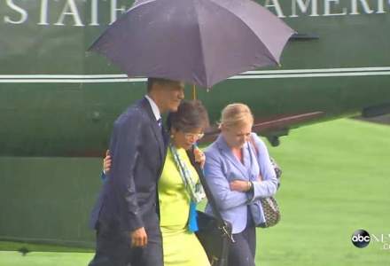 Gest de cavaler al presedintelui SUA: cum reactioneaza Barack Obama cand doua femei din staff raman in ploaie