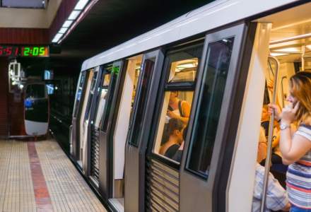 Un metrou din București a fost evacuat după ce trenul s-a oprit între stații