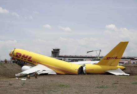 VIDEO | Momentul când un avion cargo al DHL se rupe în două la aterizare