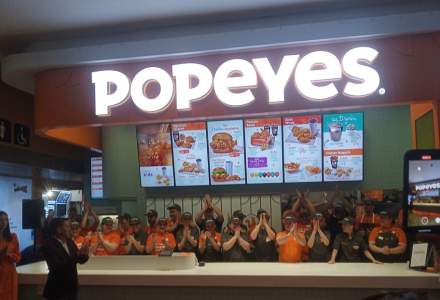 Imagini de la deschiderea primului restaurant Popeyes din România