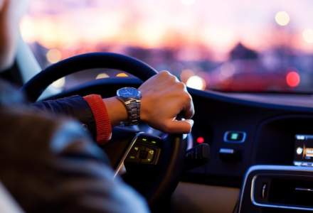 Studiu: Circa doi din trei români vor continua să folosească mașina personală în transportul zilnic
