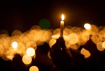 Sfânta Lumină de Paște va fi adusă în această seară de la Ierusalim