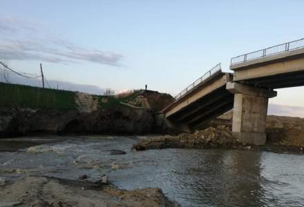 Un pod din județul Vrancea s-a prăbușit. Autoritățile dau vina pe ploaie