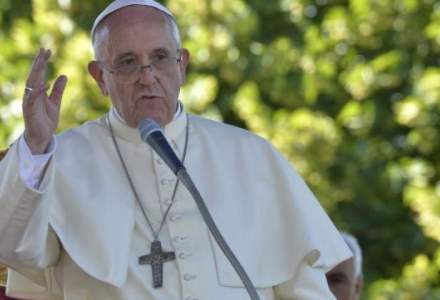 Papa Francisc: Economia ar trebui sa isi diminueze cresterea in unele parti ale lumii