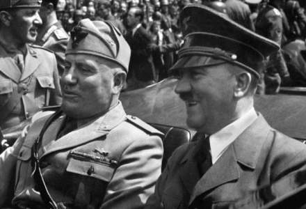 Acuarele si desene de Adolf Hitler, vandute la licitatie cu aproape 400.000 euro