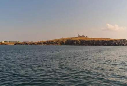 Ucrainenii au lovit încă o navă rusească în apropierea Insulei Șerpilor