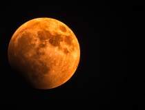 Eclipsă de lună totală. „Luna...