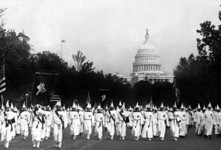 Membri ai Ku Klux Klan au manifestat in fata Adunarii Generale din South Carolina