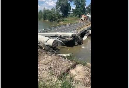 Un pod din județul Neamț, recent reabilitat, s-a rupt: o persoană a fost rănită