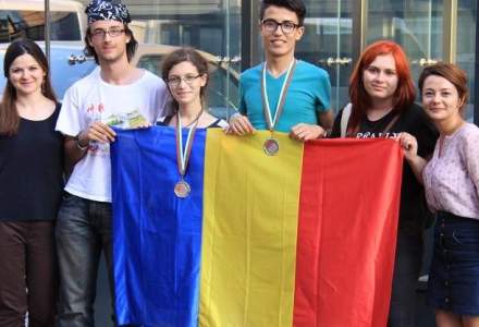 Doua medalii de argint pentru elevii romani participanti la Olimpiada Internationala de Lingvistica