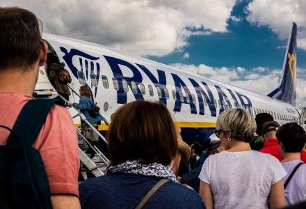 Greve ale echipajelor de cabină Ryanair. ”Nu avem voie nici să luăm o sticlă de apă în timpul zborului”