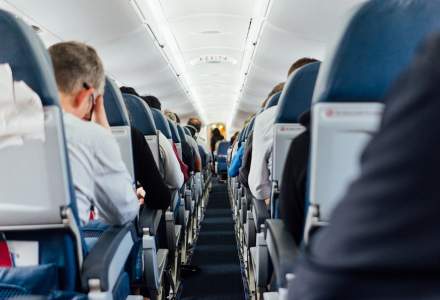 10.000 de dolari compensație pentru pasagerii unui zbor la care s-au vândut prea multe bilete