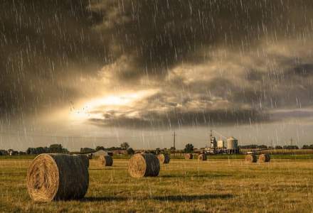 România, între caniculă și furtuni puternice. Cod portocaliu de ploi și vijelii