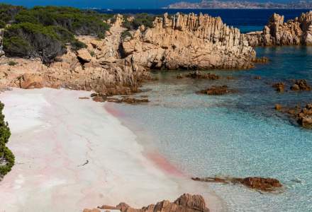 Număr limitat de turiști și taxă pentru plajă: cum își protejează Italia frumoasele plaje