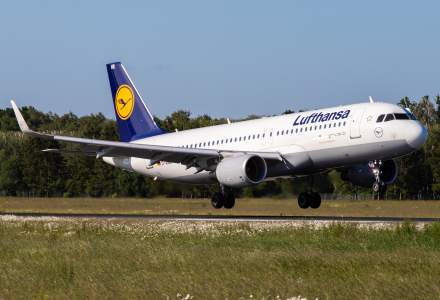 Stewardesă Lufthansa: Compania e în pragul colapsului, vin pasagerii să ne întrebe dacă mai avem ceva de mâncare
