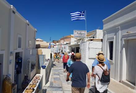 Grecia schimbă regulile COVID pentru turiștii străini și renunță la carantina de cinci zile pentru cei infectați