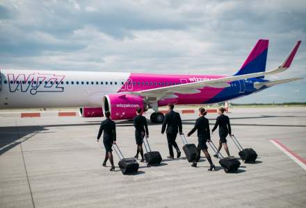 Wizz Air angajează: ce condiții trebuie să îndeplinești și cât câștigă un însoțitor de zbor