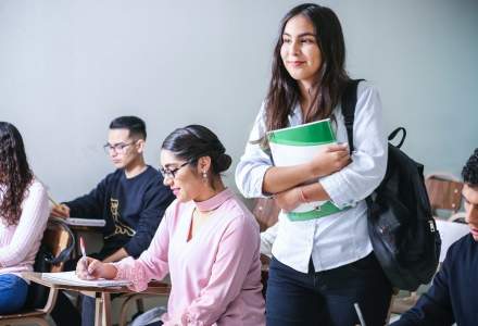 Cum funcționează creditele pentru elevii care vor să studieze la o facultate din străinătate. Top destinații de studiu în 2022