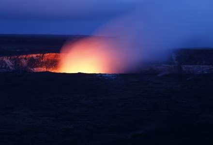 VIDEO | Avertisment MAE: Un vulcan din Islanda a început să erupă