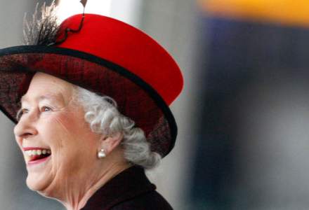Românii i-au adus un ultim omagiu Reginei Elisabeta a II-a, la Ambasada Marii Britanii
