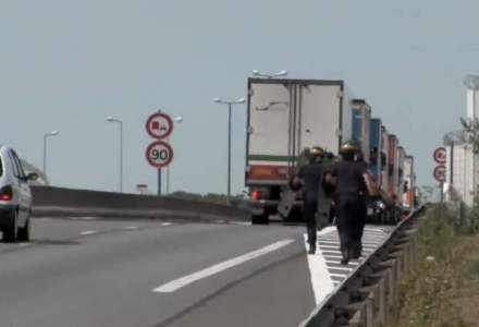 Un grup de imigranti a patruns 15 kilometri in Eurotunelul de sub Canalul Manecii