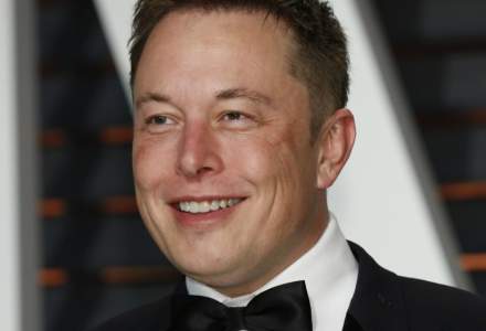 Elon Musk a lansat oficial robotul umanoid care promite să combată sărăcia din lume