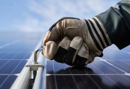 Panouri fotovoltaice: investiție de peste 400 de milioane de euro în 4 parcuri cu o putere totală de 450 MW