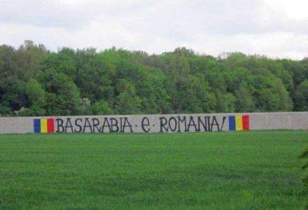 Cine sunt baietii care umplu peretii cu "Basarabia e Romania". Anonimii care au scris pe ziduri mesajul unirii in toata Romania si dincolo de Prut