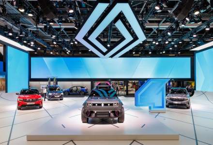 [FOTO] Renault vine cu premiere mondiale și ultimele modele electrice la Salonul de la Paris