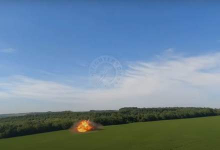 Imagini cu prăbușirea unui Su-25 rusesc, filmate chiar de pe casca pilotului care se catapultează
