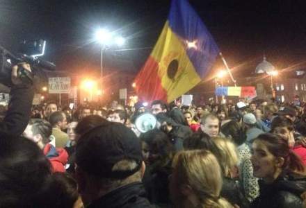 Guardian: Explozia de furie din Romania, pe fondul coruptiei generalizate, semnaleaza speranta fragila