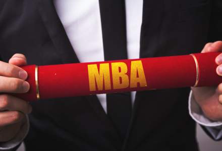 IT-ul, sectorul financiar și comerțul sunt industriile care trimit cei mai mulți manageri să urmeze un MBA