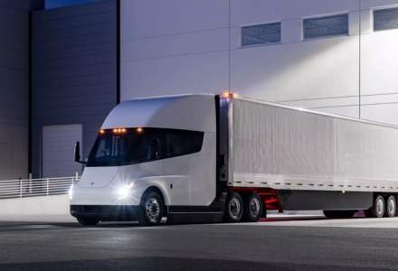 Primele camioane Tesla vor ajunge la clienți în cadrul unui eveniment special de 1 decembrie