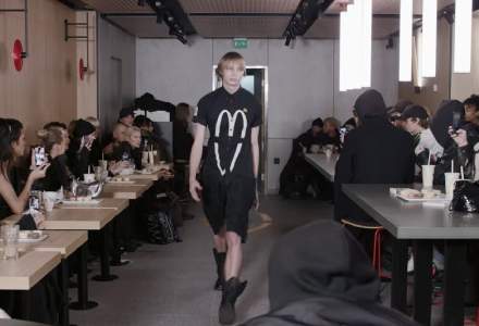 Un brand fashion finlandez transformă uniformele Mc Donald's în colecție vestimentară
