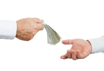 Transfer de bani din străinătate: Cele mai bune metode prin care poți trimite bani în România