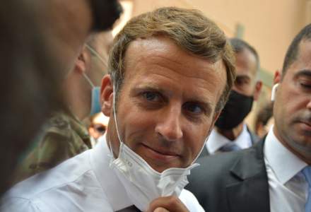 Val de COVID în Franța. Președintele Macron poartă din nou mască