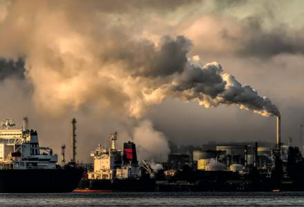 Acord în cadrul UE privind o amplă reformă a pieţei carbonului: Marile companii vor fi obligate să-şi reducă emisiile cu 62%