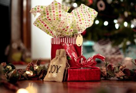 Românii au mai puțini bani pentru cadourile de Crăciun. Cum a afectat inflația buzunarul lui Moș Crăciun