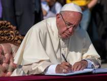 Papa Francisc a condamnat...