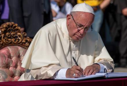 Papa Francisc a condamnat "războiul fără sens" din Ucraina în mesajul său de Crăciun