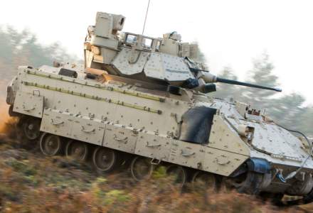 Pentagonul ia în considerare trimiterea de vehicule blindate Bradley în Ucraina