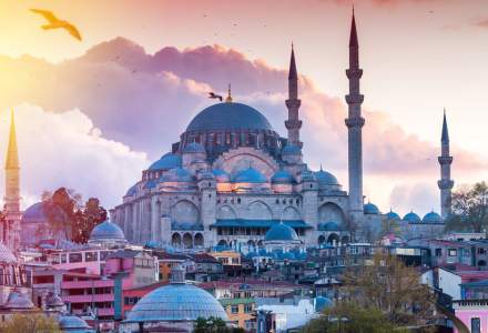 Turcia introduce o taxă turistică de 2%, deși companiile din domeniu s-au opus