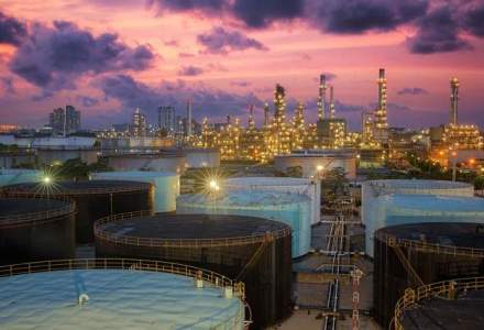Petrolul ajunge la minimul ultimilor 11 ani, dupa tensiunile dintre Arabia Saudita si Iran